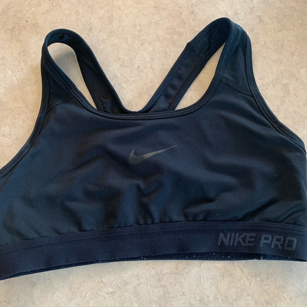Nike pro sports bra